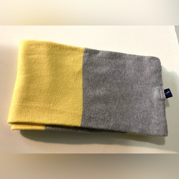 GAP double knitted long scarf. Unisex